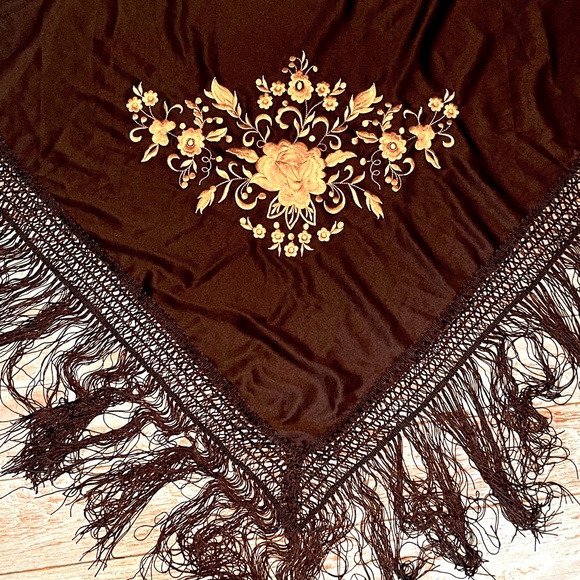 Vintage black silky fringed shawl - Picture 4 of 7